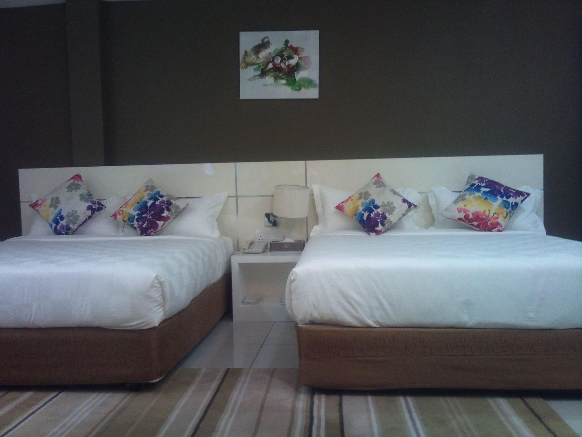 Hotel Mornington Bukit Permata Лумут Экстерьер фото