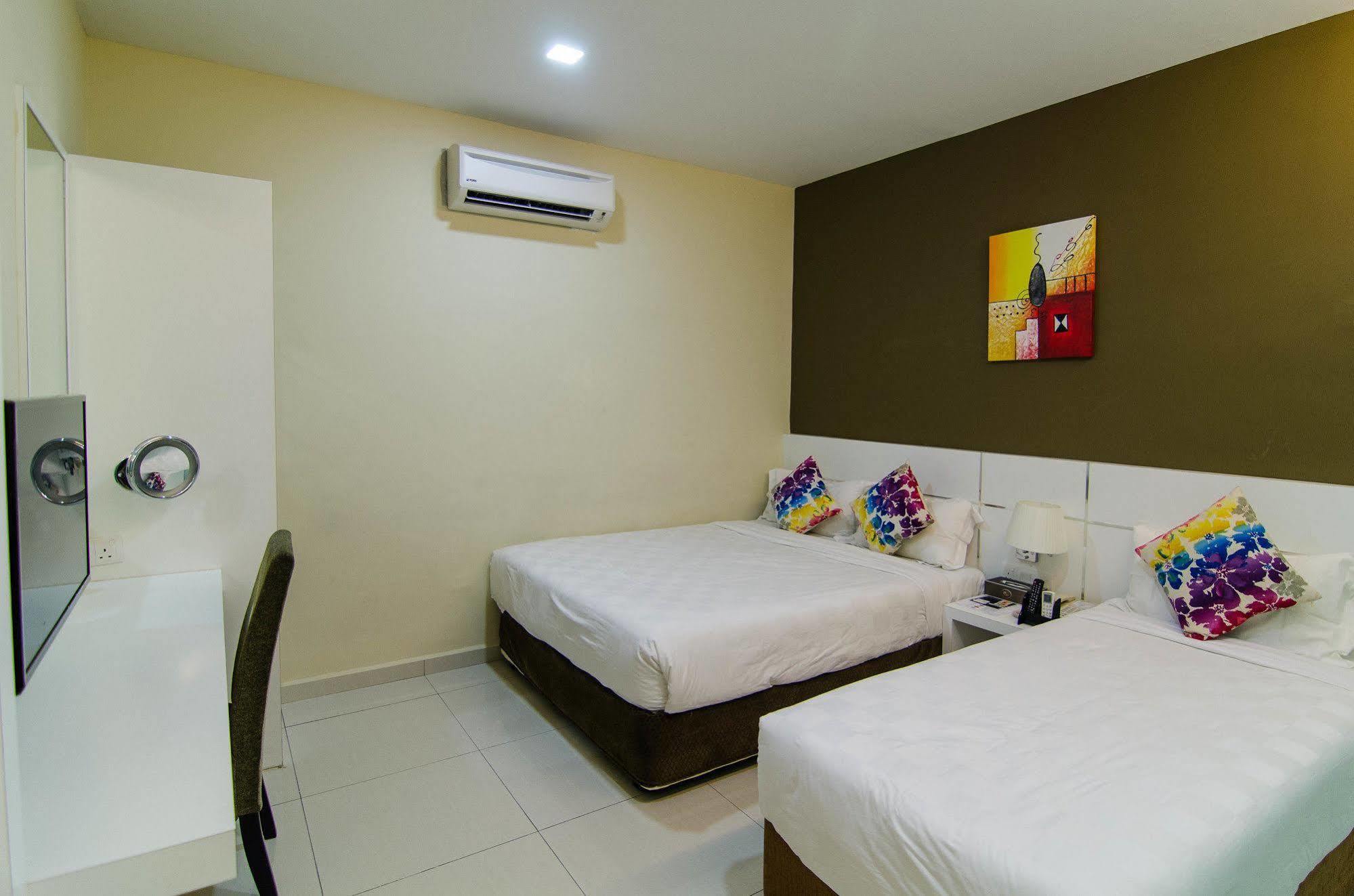 Hotel Mornington Bukit Permata Лумут Экстерьер фото