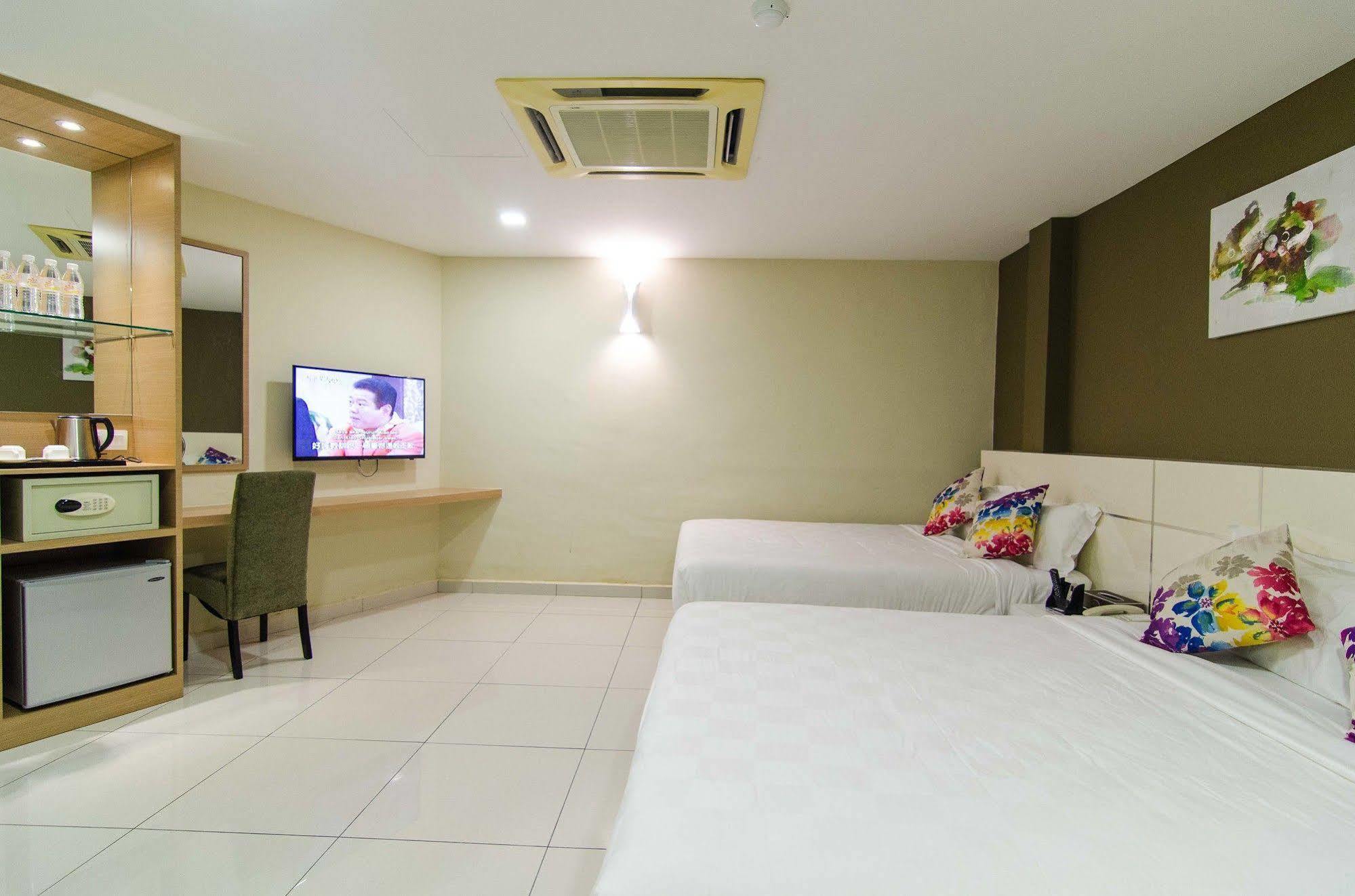 Hotel Mornington Bukit Permata Лумут Экстерьер фото