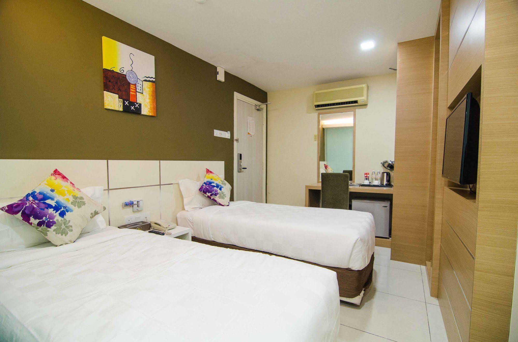 Hotel Mornington Bukit Permata Лумут Экстерьер фото