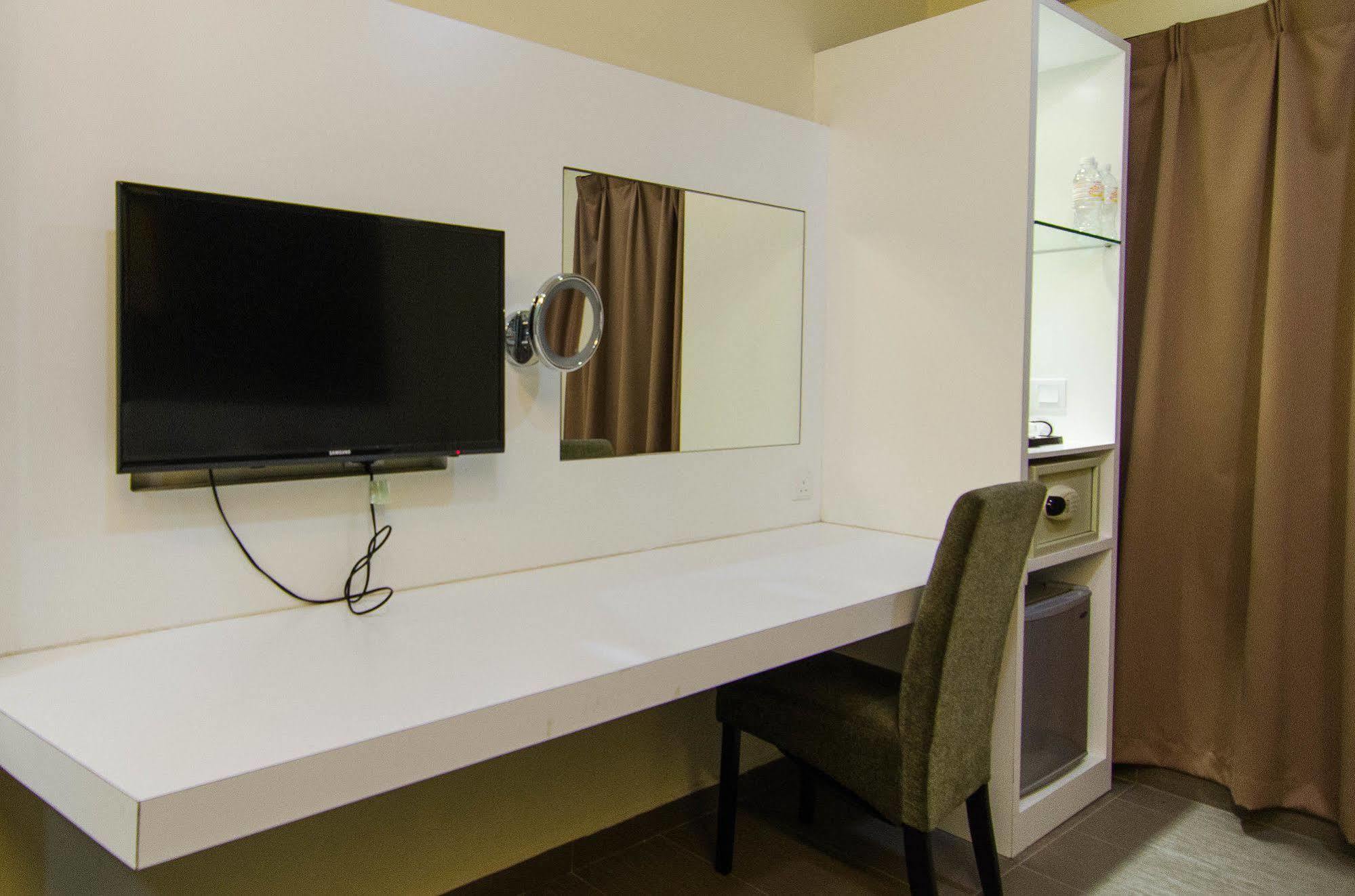 Hotel Mornington Bukit Permata Лумут Экстерьер фото