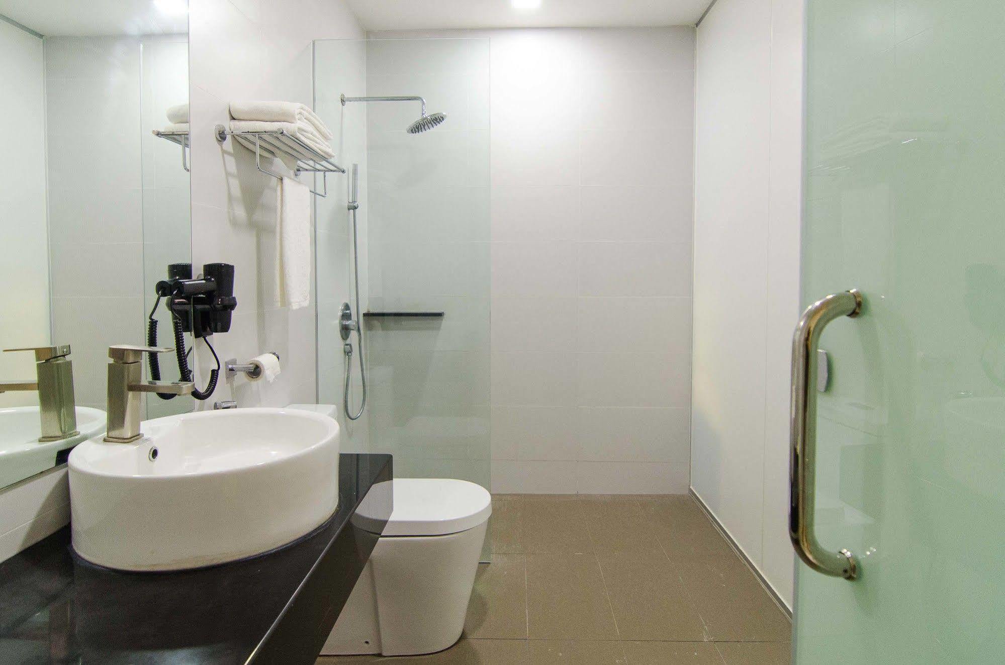 Hotel Mornington Bukit Permata Лумут Экстерьер фото