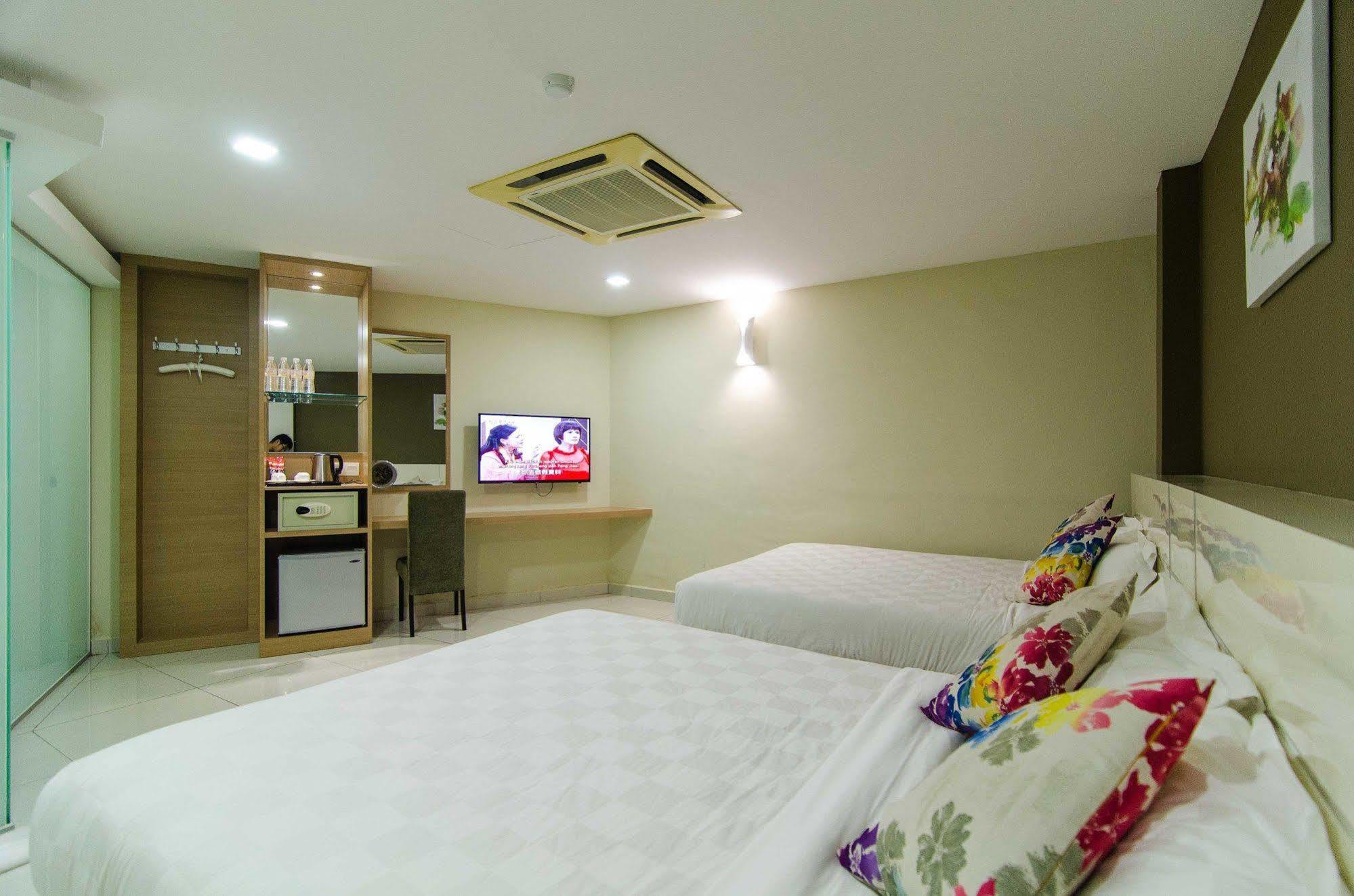 Hotel Mornington Bukit Permata Лумут Экстерьер фото