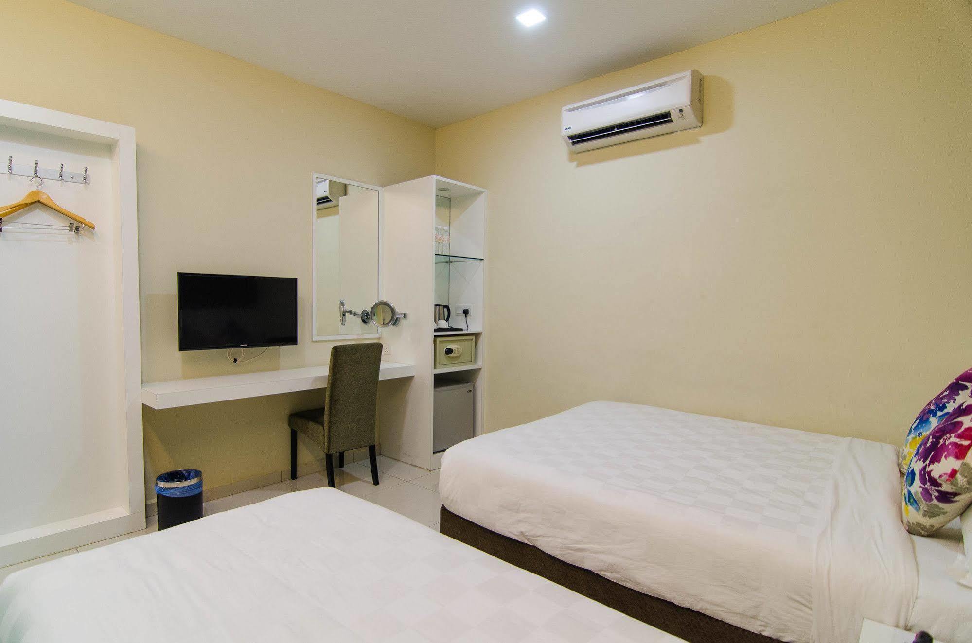 Hotel Mornington Bukit Permata Лумут Экстерьер фото