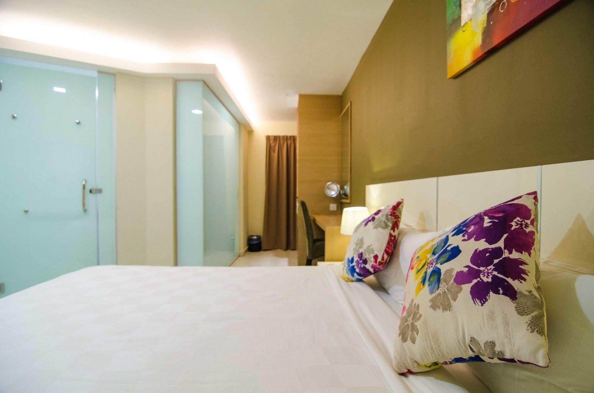 Hotel Mornington Bukit Permata Лумут Экстерьер фото