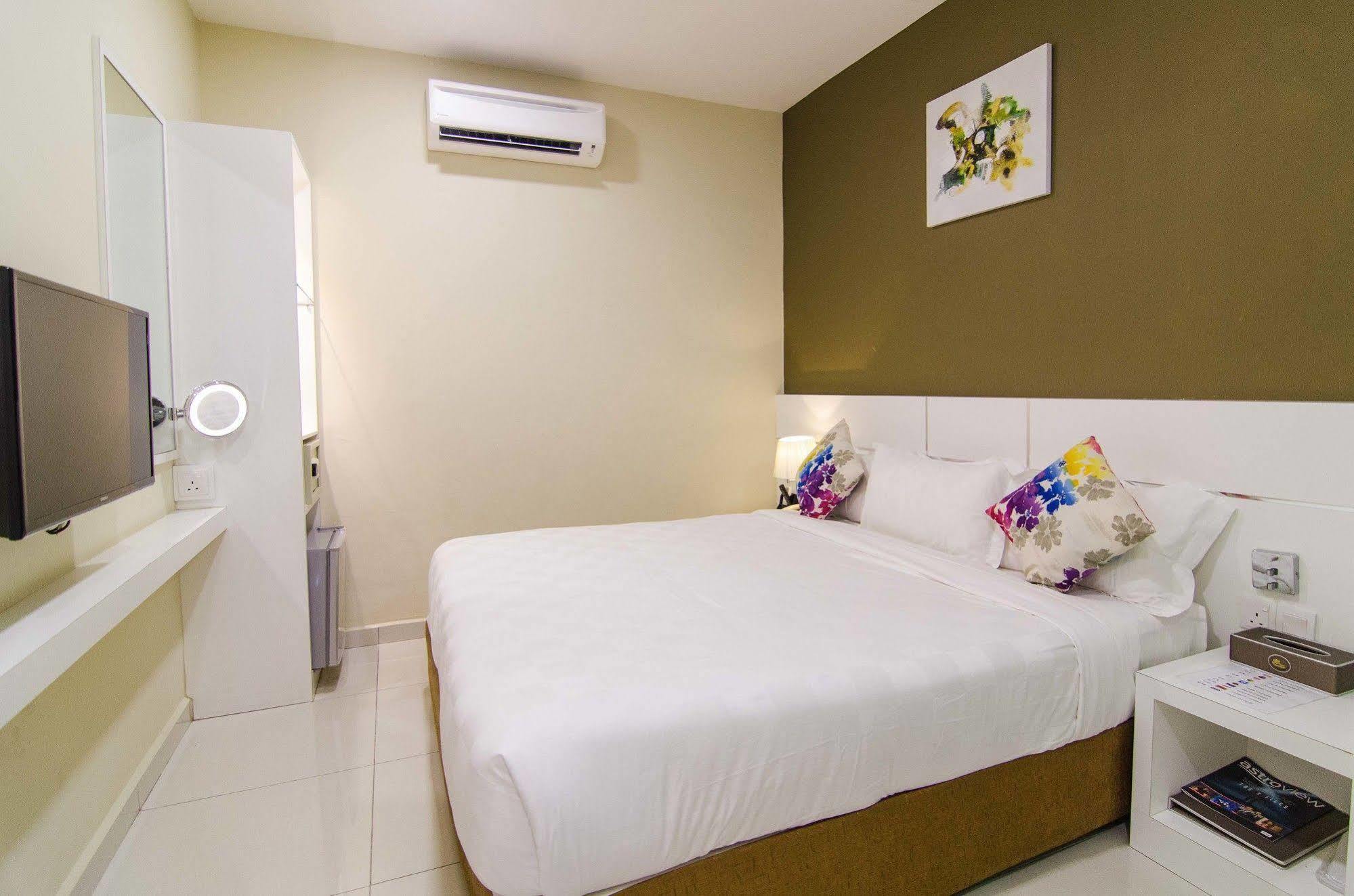 Hotel Mornington Bukit Permata Лумут Экстерьер фото