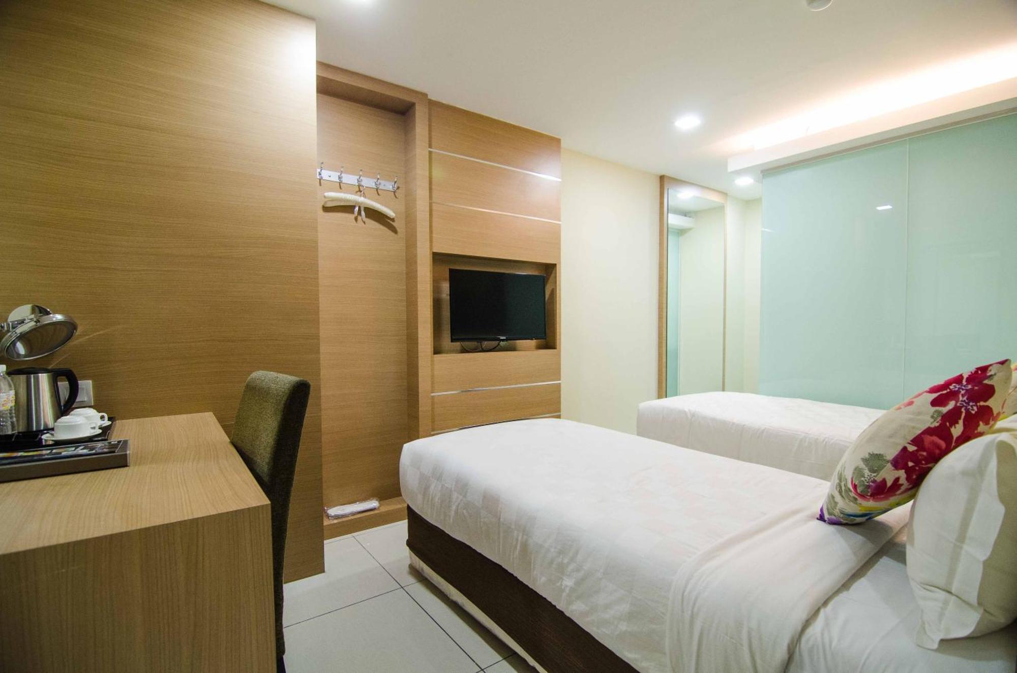 Hotel Mornington Bukit Permata Лумут Экстерьер фото