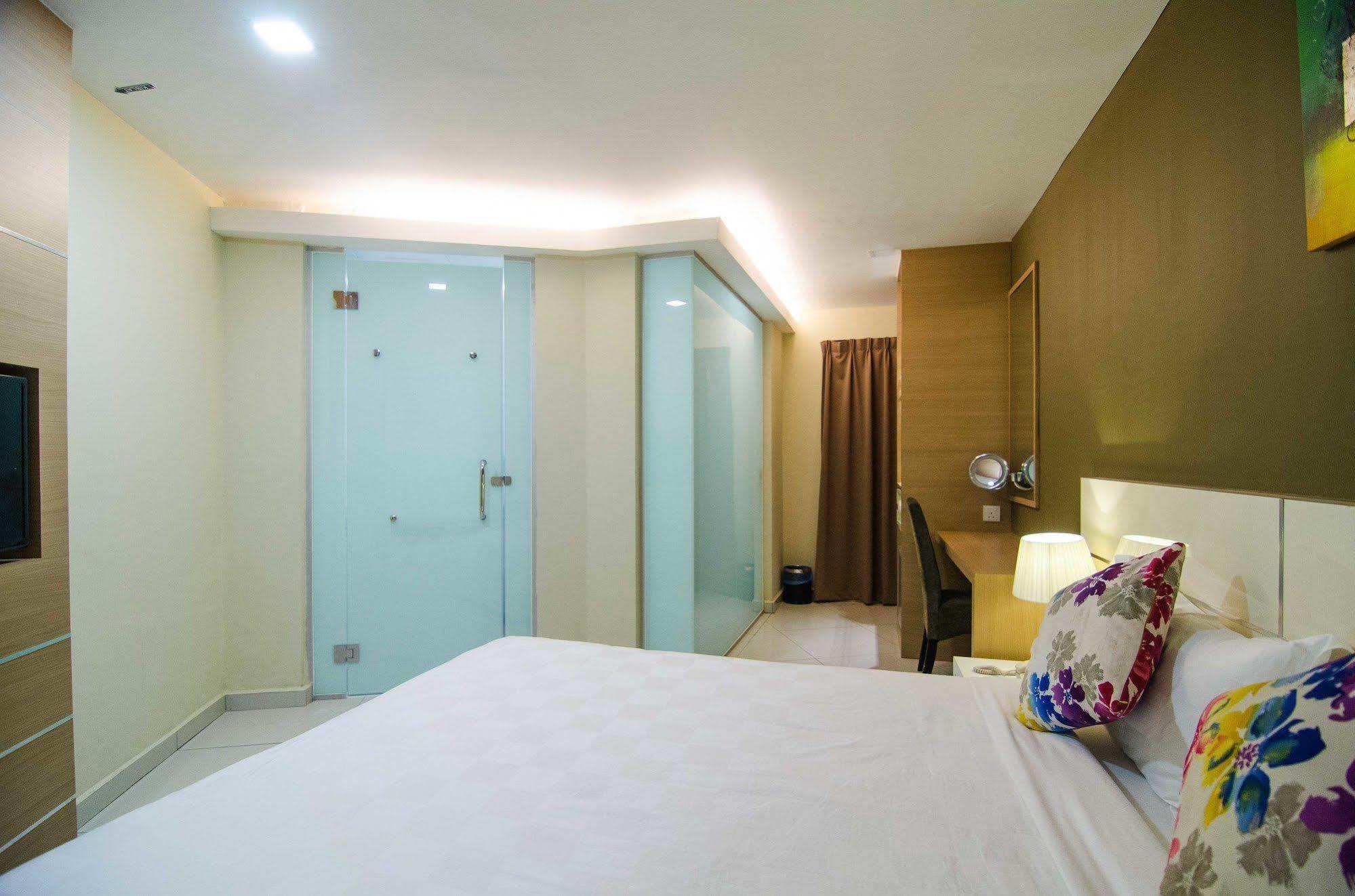 Hotel Mornington Bukit Permata Лумут Экстерьер фото
