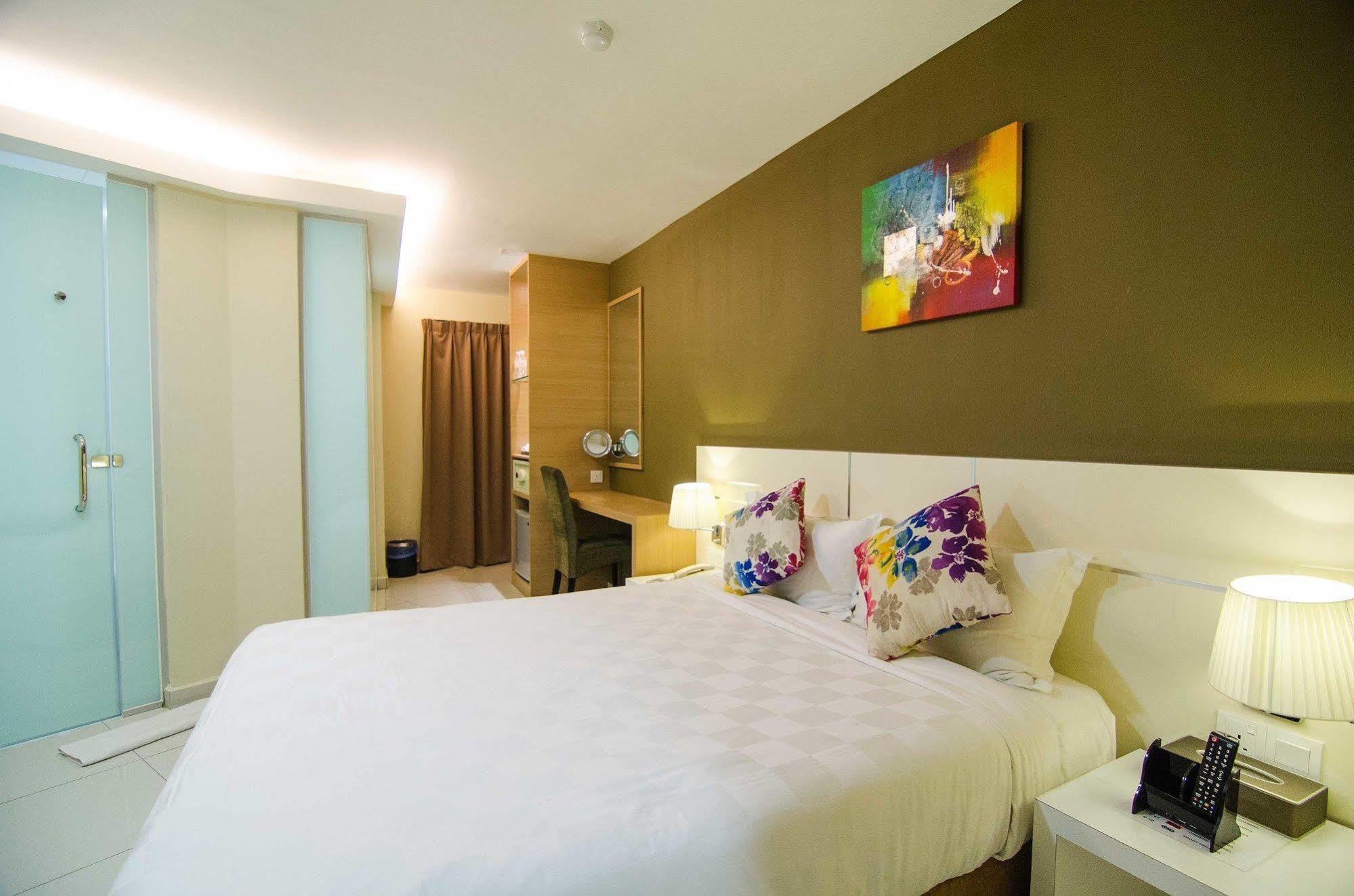 Hotel Mornington Bukit Permata Лумут Экстерьер фото