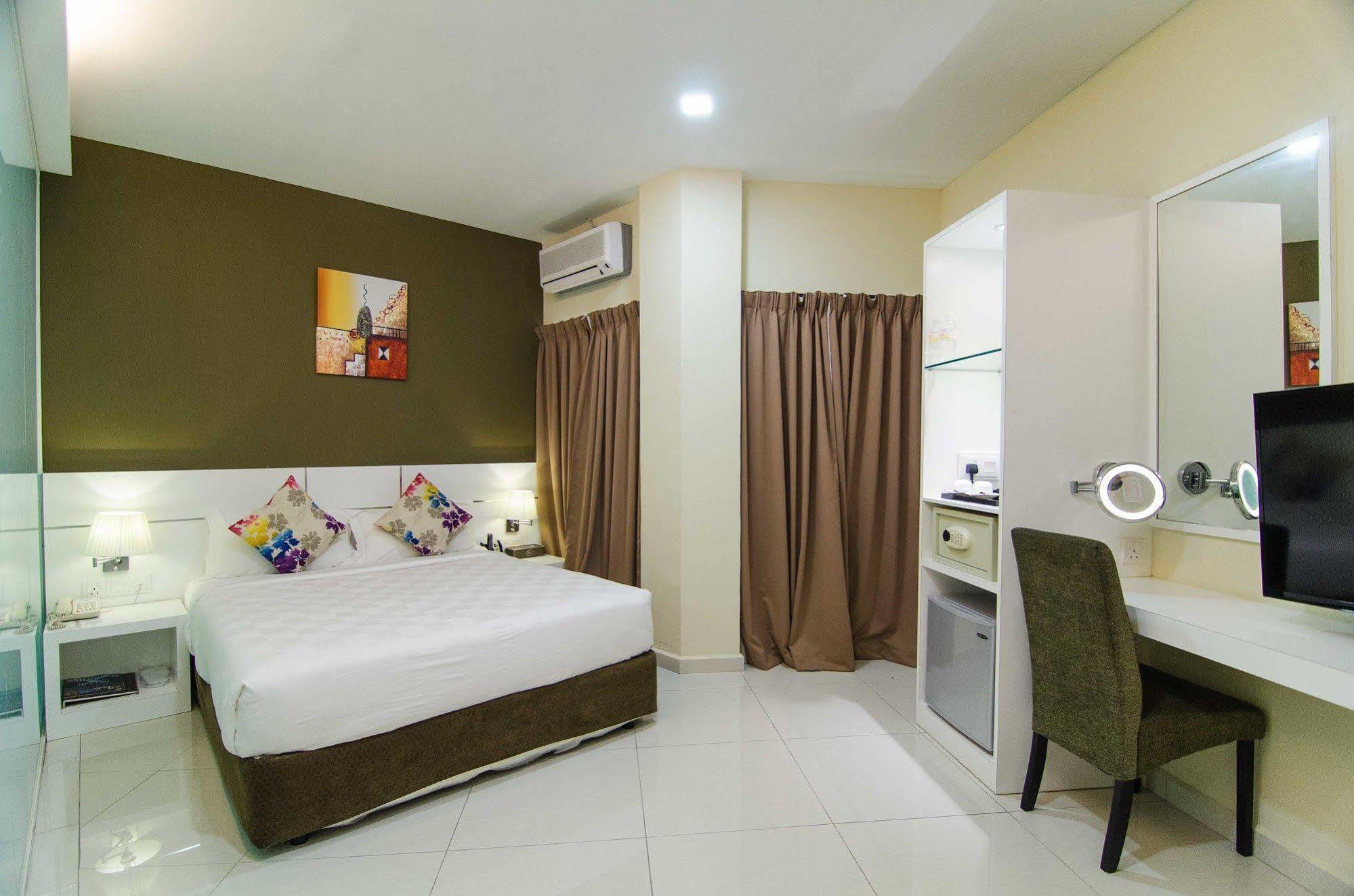 Hotel Mornington Bukit Permata Лумут Экстерьер фото
